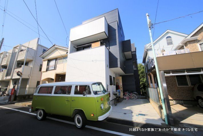 シンプルTheモダンな3階建ての柳瀬川駅では珍しい戸建貸家です。