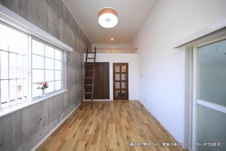 東武東上線「みずほ台」駅徒歩圏の水害の無い地盤良好な場所に建ちます、天井の高い、全部屋が角部屋になっている風通しと日当たりの良い物件です。