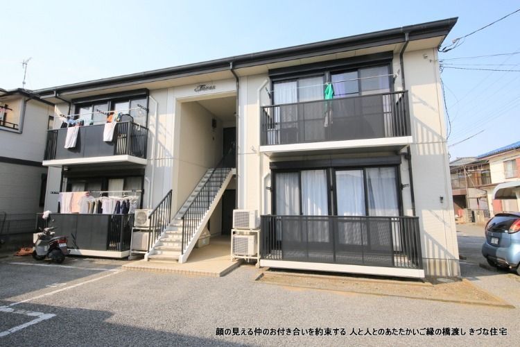箱階段（階段を挟んで左右にお部屋がある）タイプなので音に悩まされにくいアパートです。