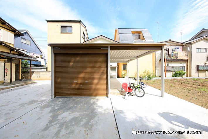 高級車やこだわりの愛車の保管場所や物置としても　シャッター付き1台画、シャッターなし屋根付き1台、青空部分1台分＋物置があります。　トランクルームより安価な物置としてもご検討下さい。