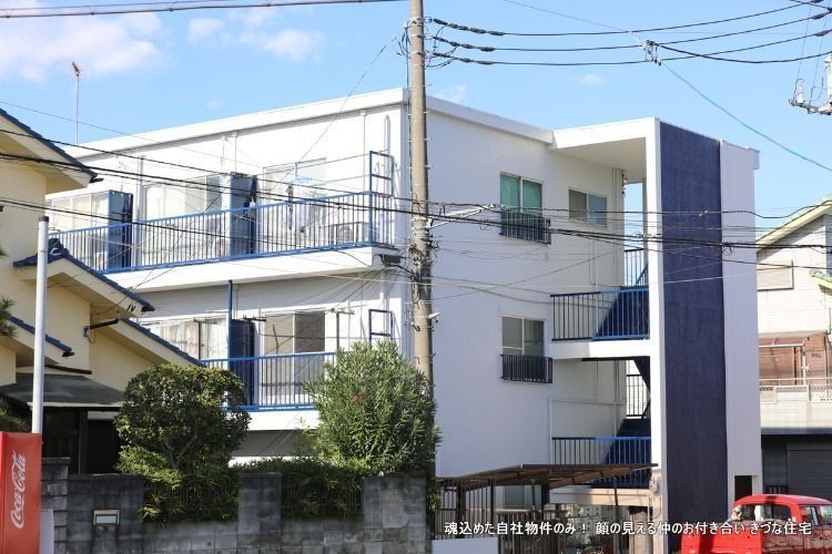 きづな住宅が家主なので、借主さんにどこまでできるかの挑戦しました。　高速1ギガネット無料（ルーターも不要）、ビューン雑誌・マンガ読み放題、天然素材珪藻土の内装、きれいな絵コント照明器具（調光付）、鍵交換代大家持ち、初期費用火災保険代15,000円からご相談、承ります。