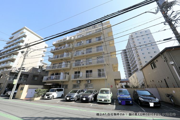川越の商業の中心地・本川越。　丸広百貨店を中心に川越駅から本川越駅を通り、川越の歴史スポットまで結ぶクレアモール商店街に近いエリアに建ちます。　新富町郵便局が目の前です。