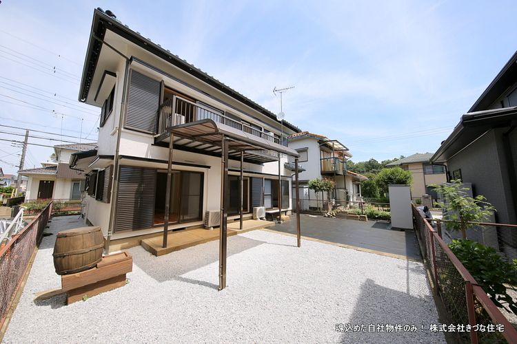 本気で内外装リノベーション＋物置あり。庭の整備（整地・木の伐根・防草シート・白砂利敷き）も今回しました。　家も広い、庭も広い、ゆとりの空間をご用意しました。